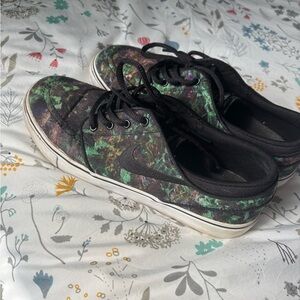 Nike Stefan Janoski SB fern print Youth size 6. Women’s size 7.5. Men’s size 6